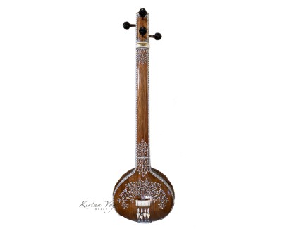 Tanpura Femmina Concerto, decorazione piena