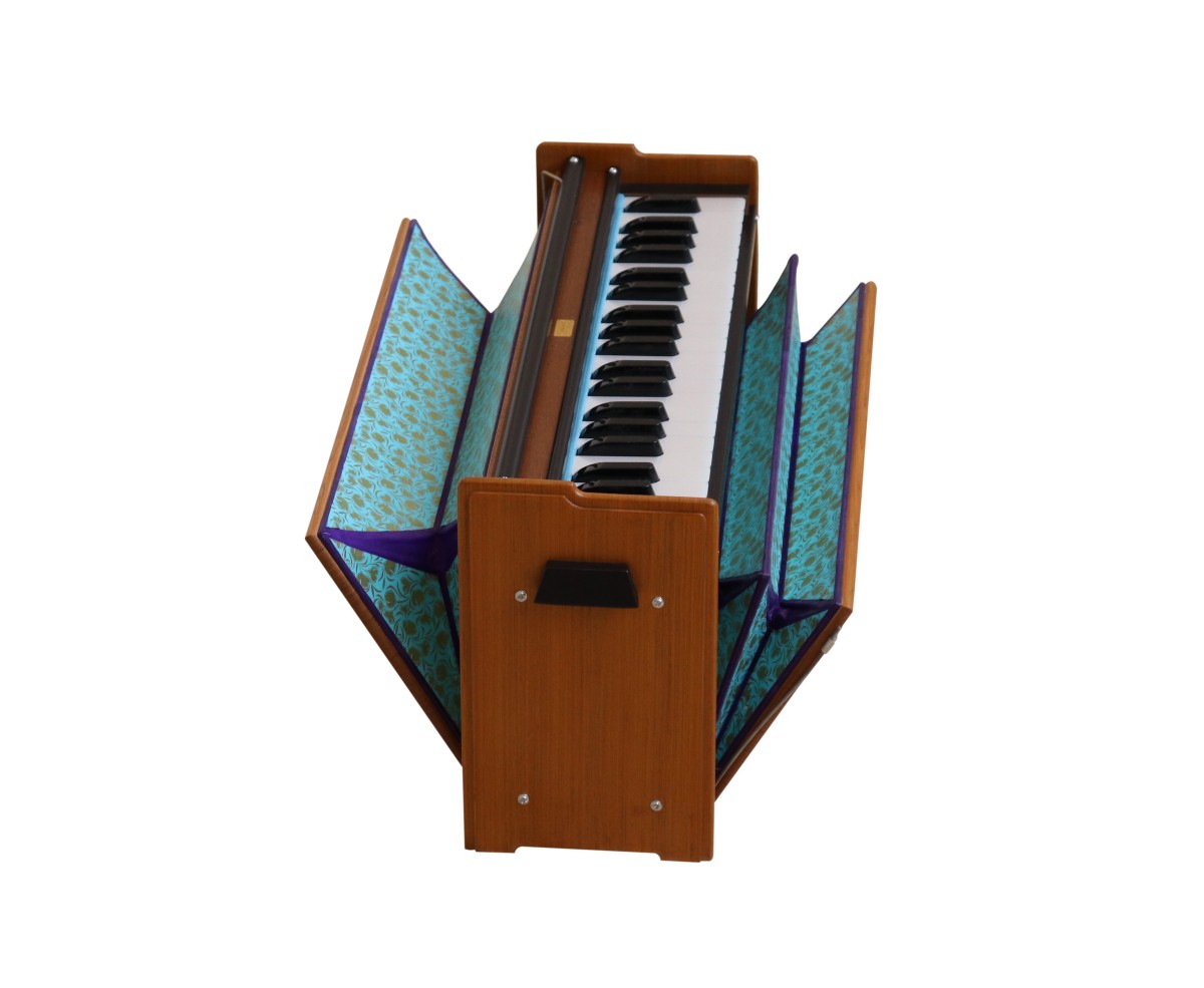 Harmonium Traveler/Portable/Folding Type By Kaayna Musicals, 9 Stops- 5  Main & 4 Drones, 3½ Octaves, Coupler, Dark Oak Finish, Gig Bag, Bass-Male  Reed – 440 Hz, For Yoga, Bhajan, Kirtan, Mantra, Vocal –